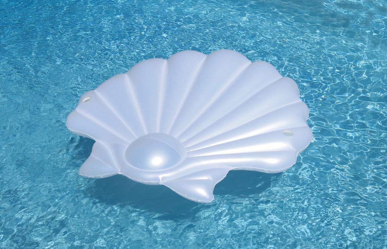 giant seashell float